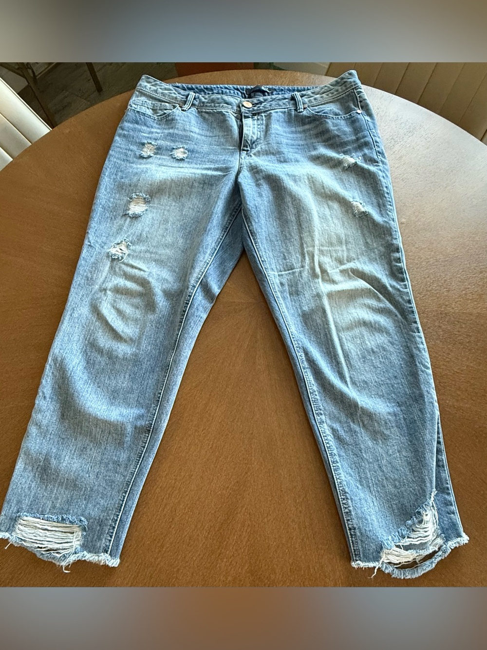 1822 Denim Light Blue Relaxed Distressed Jeans